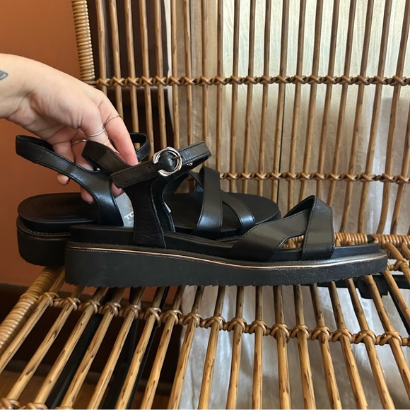 Tamaris Christa Black Leather Buckle Sandals‎ Flats Strappy NEW Size 42 (US 11) - Picture 4 of 6